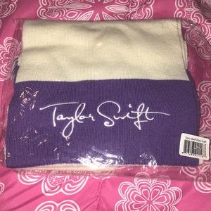 Taylor Swift scarf